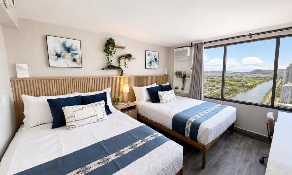 Remodeled Waikiki 2br 2ba 34th Fl Ocean View - Honolulu, HI