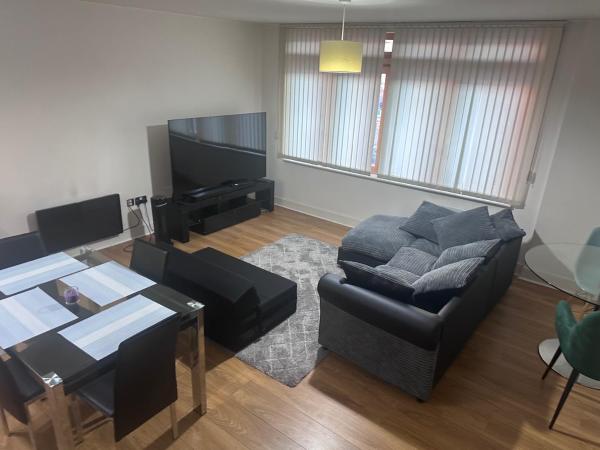 Apartment Sleeps 4 With Parking - Birmingham