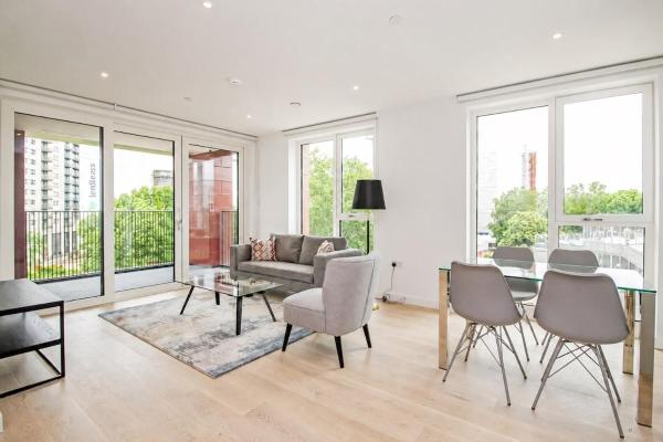 Stylish 2br Flat In Elephant Park - Bromley