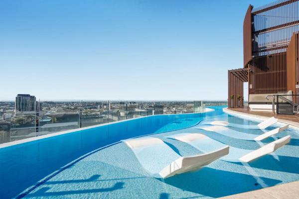 Rooftop Infinity Pool 5 Guests - Free Park & Gym - Balmoral