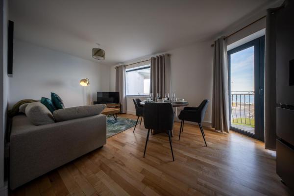 Designer 2-bed Apartment With Stunning Sea Views - Galway