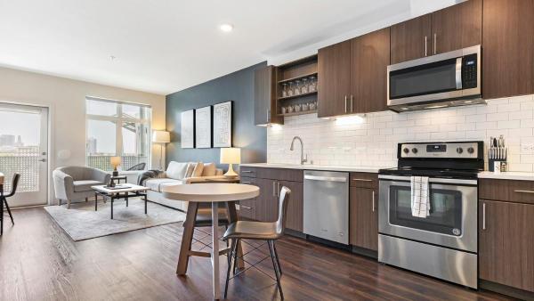 Landing Chic 1bd Pool - Hartford, CT