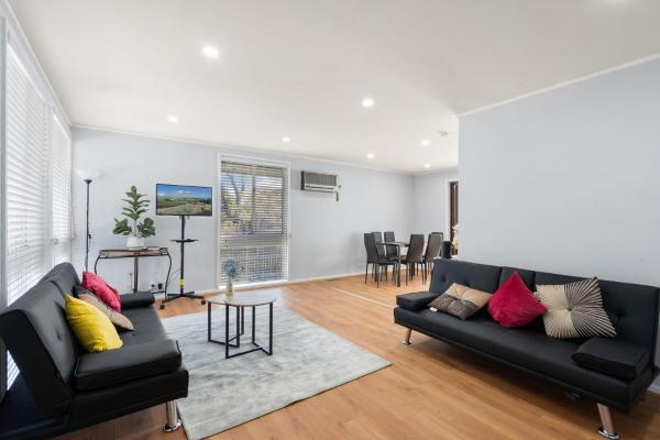 Family-friendly 3-bed House In Kambah - Canberra