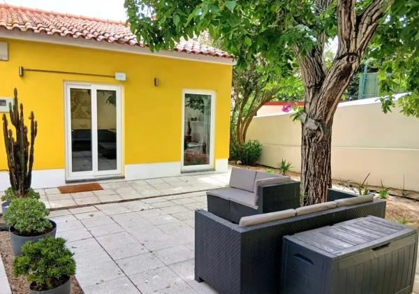 Casa Com Jardim Privativo E Garagem - Cascaes