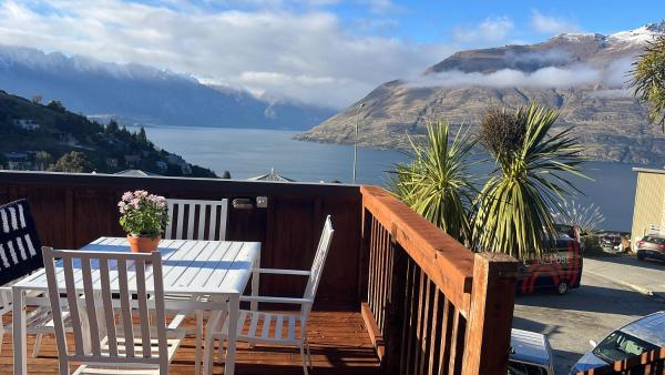 A Bed In Paradise - Views For 4 - Queenstown, New Zealand