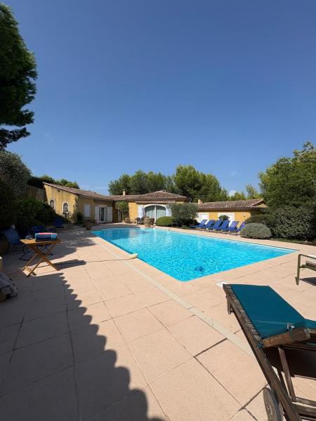 Provençal Farmhouse For 6 People With Pool - Paradou