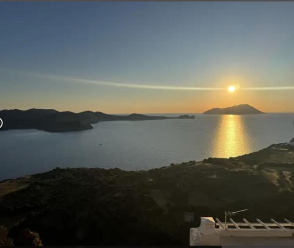 Acid Home - Milos
