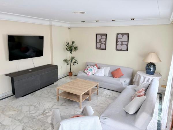Spacious And Bright House In Downtown San Pedro For 10 With Bbq - San Javier