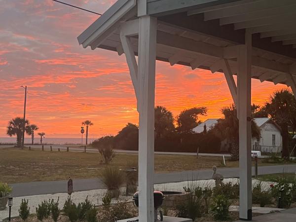 Sunny Beach Retreat - Mexico Beach, FL