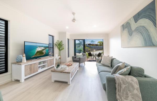 Whitsunday Whisper Terrace - Townhouse Pets Airlie - Cannonvale