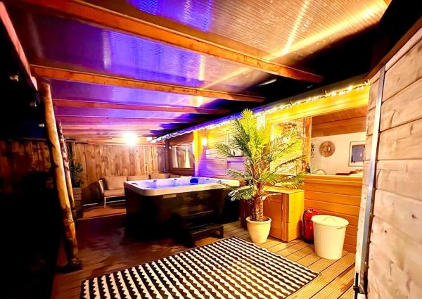 Bohemian Style House With Private Jacuzzi And Sauna And Free Parking Near Amsterdam And Airport - Haarlem
