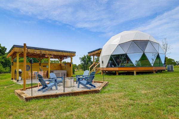Tiki Dome Retreat W/ Private Hot Tub In Butler - Butler, MO