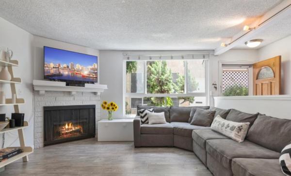 Spacious Three Bedroom Home Near Santa Monica Beach - Santa Monica, CA