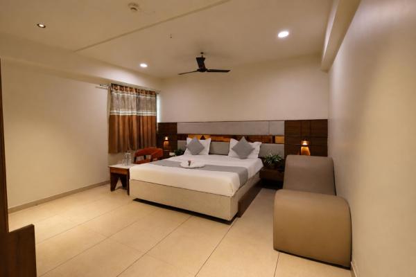Hotel The Avanta Hanspura - Ahmedabad