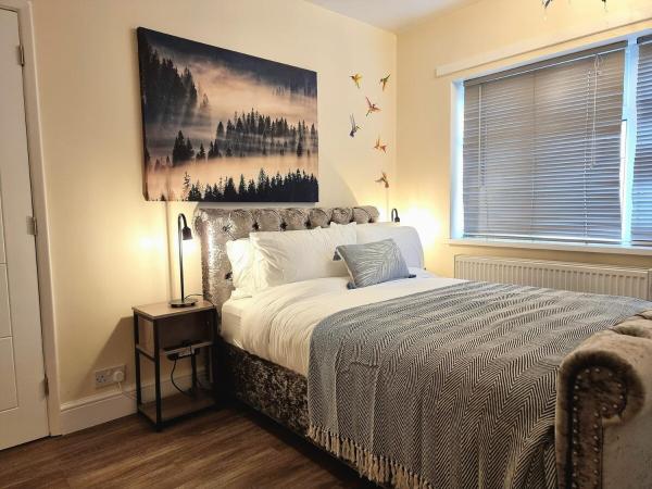 3br Spacious Family Home Private Parking & Garden - Leicester