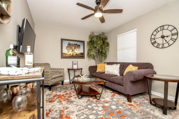 A Hillcrest Harbor For Couples Or Digital Nomads - Little Rock, AR
