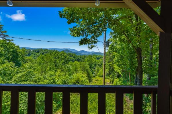 Ridge Retreat Life's Better On The Ridge - Gatlinburg, TN