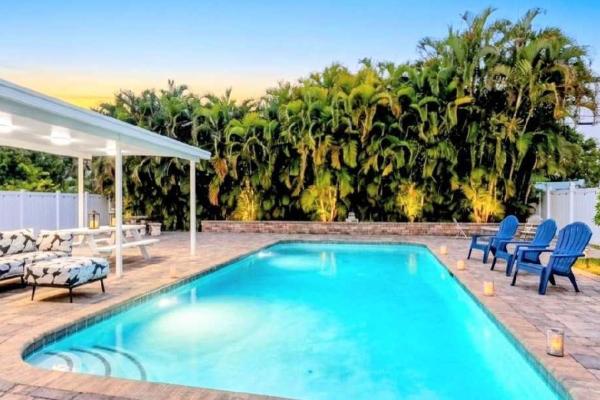 Luxe Ft Lauderdale Pool Oasis Near Airport & Beach - Hollywood, FL