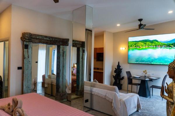 C403 Huge Custom Apartment 98in Tv & Supper King Bed ! - Ko Samui