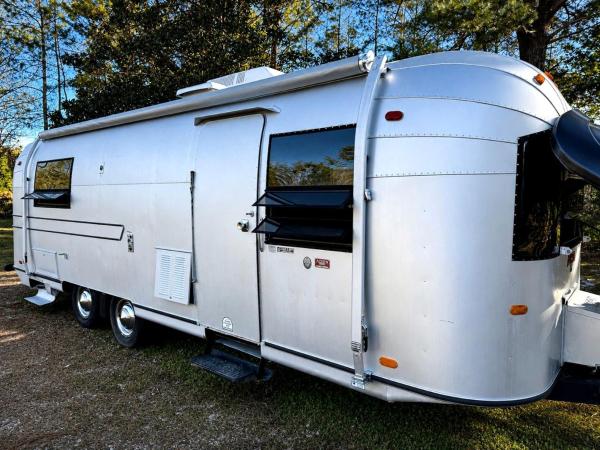 Timeless Retro Camper With Fire Pit Retreat In Midway, Georgia - Georgia