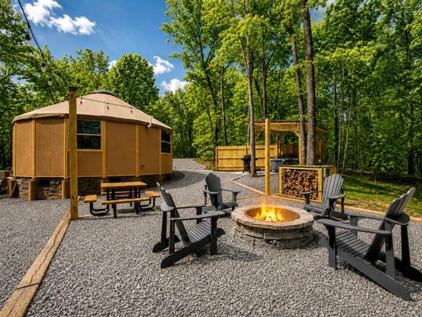 Cozy Yurt Hideaway With Tranquil Forest Surroundings In Murray, Kentucky - Kentucky