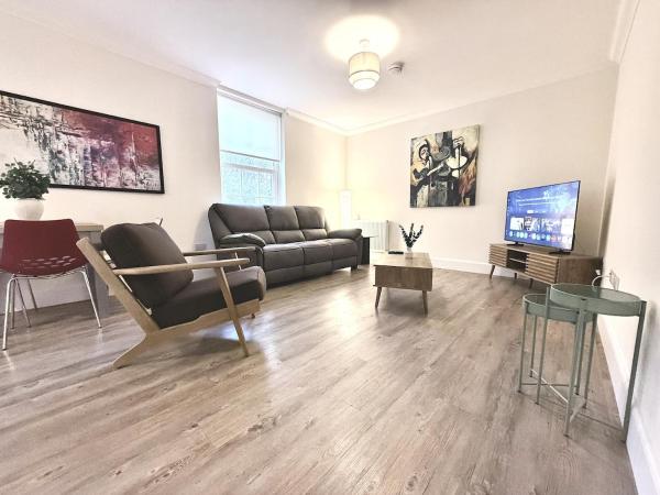 Stylish Traditional 2bed Ideally Located Free Prkg - Fort George