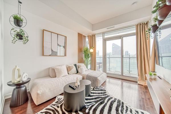 Royal York Suites - Rogers Centre