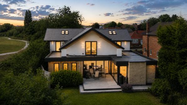 Stylish Smart Home Near Leeds - 4 En-suite Bedrooms - Barnsley