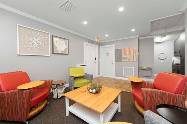 Plush 2 Bed Getaway With 100 Inch Projector & Sectional - Orange Park, FL