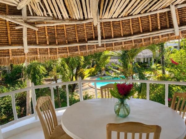 Cali Blossom - 4br Tropical Home - Walk To Galu Beach - Diani Beach