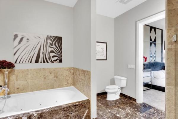 Modern Two Bedroom Residence With Strip Views - Las Vegas, NV