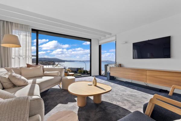Suncoast Summer House - Stunning River Derwent Vista - Hobart