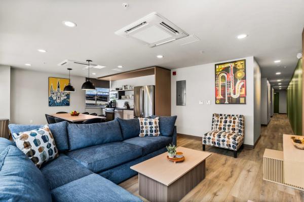 Vcay Hotel 5br 5ba Group Suite Near Superdome - Metairie, LA