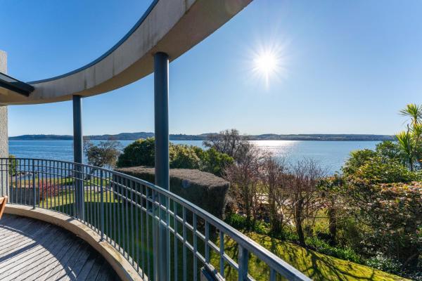 Rainbow Point Yacht Club - Taupo Holiday Home - Taupō