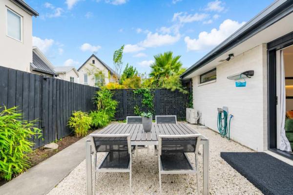 Your Home With Private Courtyard - リッテルトン