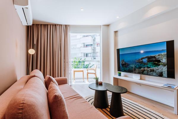 Earth Tones Beachside Apartment - Larnaca