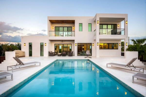 Gated Long Bay Villa Near Grace Bay With Pool - Islas Turcas y Caicos