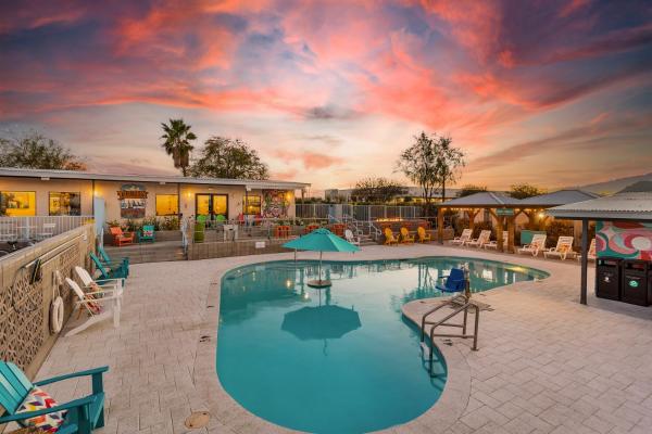 Hotel Mccoy Tucson - Art, Coffee, Beer, Wine, Pool - Tucson, AZ
