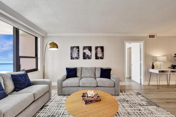 Breathtaking Resort Condo W Beach Service Unit 908 - Miami Beach