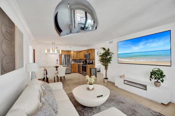 Beach Condo With Resort Perks, Pools, Fitness Center, And A Relaxing Bathtub 916 - Miami Beach