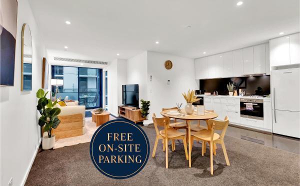 Stunning Level 27 2bed 2bath Melbourne Cbd Apartment With Free Parking, City Views, Pool And Gym - Walk To Southern Cross Station - Tottenham