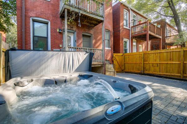 Private Patio & Hot Tub! Urban Stl Retreat - Saint-Louis, MO
