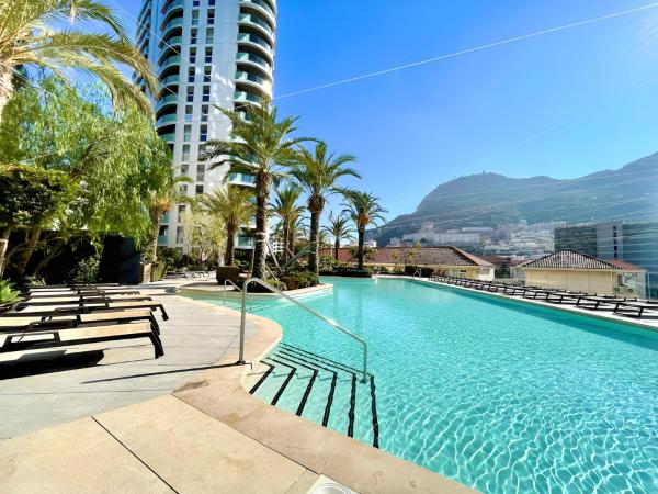 Luxury Eurocity Sky Studio: 19th Floor View & Pool - San Roque