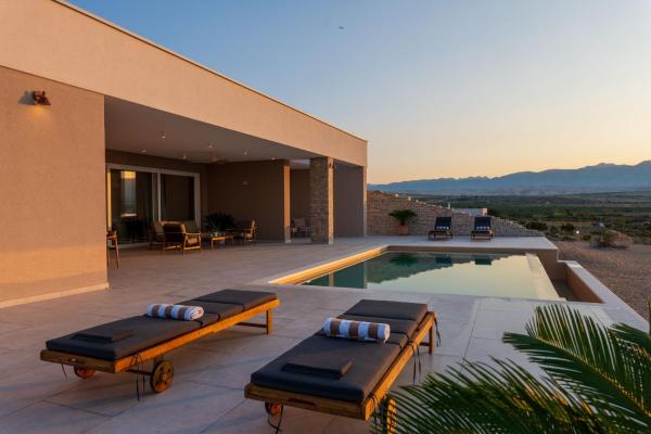 Villa Salis With Heated Pool & Sea View - Pag, Kroatien