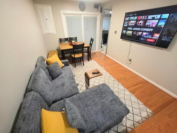 Nice 2 Bdr 2 Bath Near Airport With Fast Wifi And Parking - ハーンドン, VA