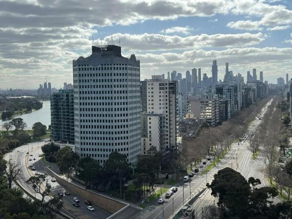 Luxury 3 Bedroom Sub Penthouse With Stunning Albert Park, City And Bay Views - Richmond