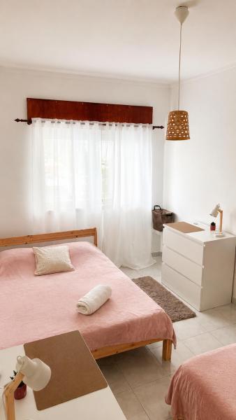 Comfort Twin Room With Air Conditioning 10 Min From The Beach - Quarto Duplo Conforto Com Ar Condicionado 10 Min Da Praia - Costa da Caparica