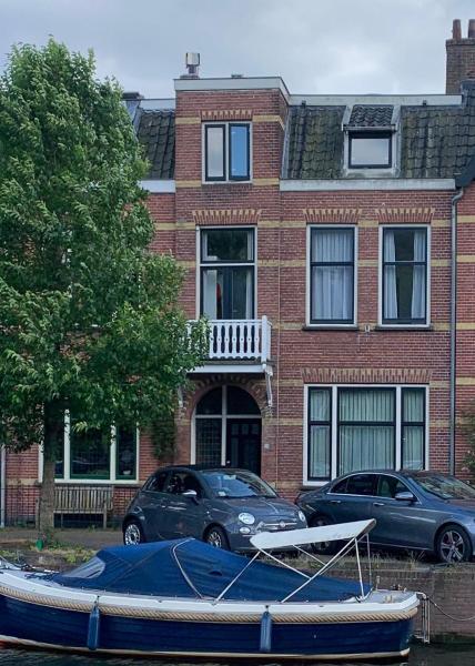 Luxurious-3-story-canal-house-near-utrecht-and-amsterdam-in-maarssen-aan-de-vecht-with-ac - Utrecht