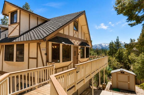 Smo Haus- Located In The Quiet Area Of Big Bear City, With Mountain Views. - Big Bear, CA