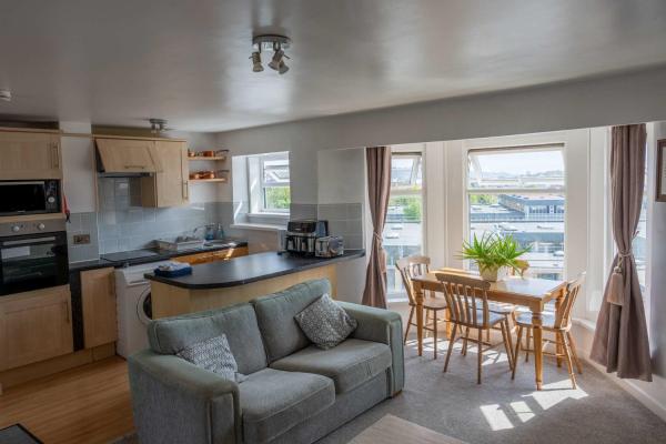 Comfortable 1-bed Flat In Devonport By Mcpi Hosting, Ideal For Contractors & Business Stays With Free Wifi & Full Kitchen - Plymouth